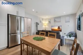 Feel At Home At A One Bedroom Apt 1 Block From The Beach - Image 1