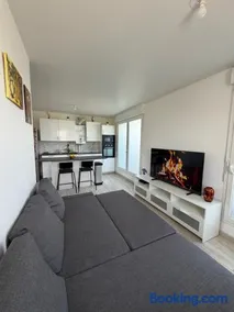 T2 cosy proche Versailles - Image 3