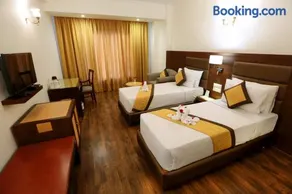 Hotel Meraden Grand - Image 5