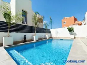 R-40-2 Luxurious Villa with pool - Image 3