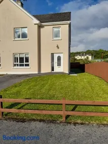 NO 9 The Willows, Ballinamore, Entire home - Image 1
