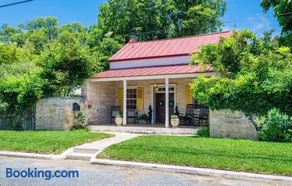 Sweet Escape- Historic Luxury Estate with Pool, Hot Tub, Fire Pit & Pool Table - Image 2