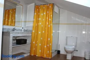 Apartamento en bloque vivienda con piscina y barbacoa a 15 min de la playa - Image 4