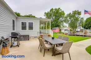 Boat Dock & Grill! Canal-Front Port Clinton Escape - Image 1
