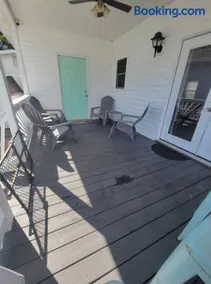 Charming Updated Ocean Lakes Cottage Minutes from the Beach-Sea Glass Getaway - Image 1