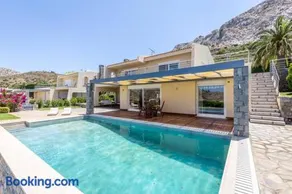 Amazing 5 bedroom Villa with Swimming Pool - Image 2