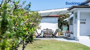 Bangalow Beach House - Ettalong, pet friendly, walk to beach,shops,cafes - Image 1