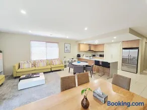 Spacious ex-display 5 BDR house,up to 15 guests, Fully AC- Williams Landing - Image 3