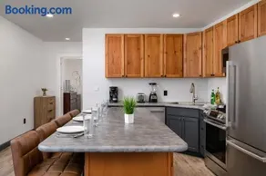 Downtown Appleton Condo 2 Bedroom Loft Sleeps 6 - Image 3