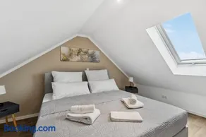 EasyStay Hof Apartment 130square metre Bahnof Zentral - Image 2