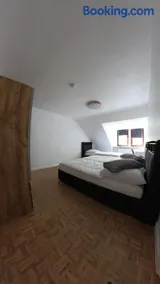 Gepflegte 3-Zimmer-Wohnung am Schloßparkbad-Mercedes Benz-Atlas Elektronik-Rheimetal - Image 3