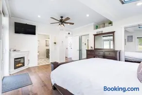 Foxfire - Secluded Zen Retreat with Spa & Views - Image 4