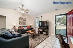 3BR Home with Smart TVs in Every Room, King Suite & Pool Table - Image 1