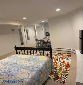 basement Two queen beds with private bathroom in Lexington - Image 4