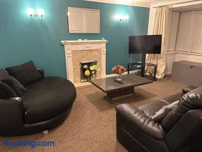 The Kyoto House - Four Spacious Cosy Bedrooms I Netflix & Large Rooms - Image 2