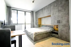 6 Studios 6 Bathrooms 2 Levels Kitchens - Image 1