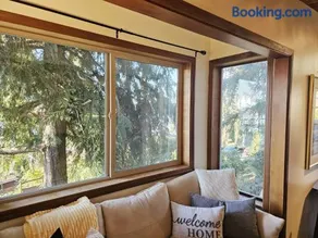 Private 2BR Amazing Lake Sammamish Views - Image 2