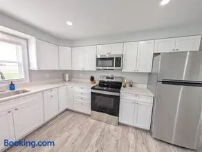 Relaxing River View Stay Renovated 3BR Home - Image 3