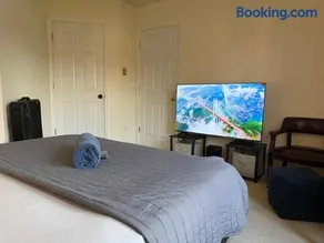 Wonderful room in great neighborhood near Downtown - Image 4
