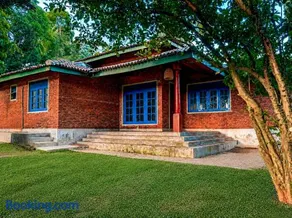 Urban Jungle Villa - Image 1