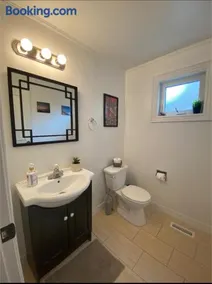 Spacious Home with Movie Lounge, close to GO Train to DT - Image 2