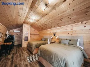 Cabin #6 Studio with Kitchenette - Image 4