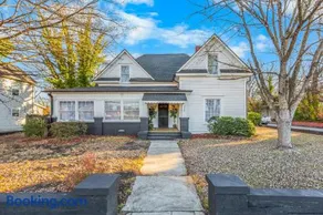 Gorgeous and spacious Thomasville Downtown home - Image 2