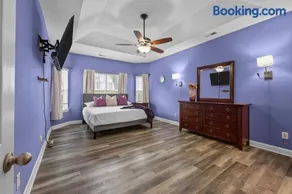 Luxury 5BR, 2 Master Suites, Sleeps 12, Game Room, Gym & Firepit - Image 2