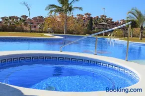 Espacioso apartamento con preciosos jardines y BBQ - Image 4