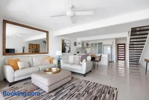 Driftwood 6 Private Beach Stay - Image 4