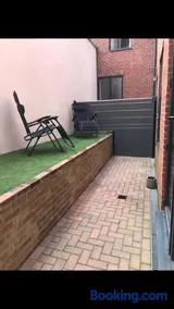 Central Camberley Apartment - Parking - Garden - Image 2