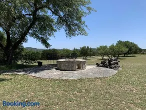 Hill Country Hideout - Image 4