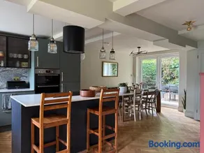 Spacious Forest Row Home by Ashdown Trails - Image 2