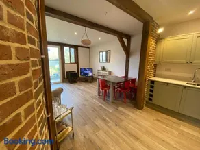 Charming 2-Bedroom Cottage in Cambridgeshire - Image 3