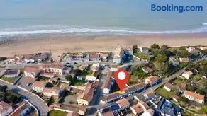 À 20 secondes de la plages de sable fin du rocher de longeville sur mer - Image 1