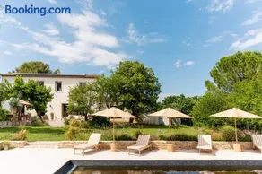 Mas provençal dans un écrin de verdure - Image 1