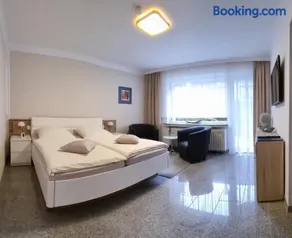 Bonsai-Apartment II - Image 2