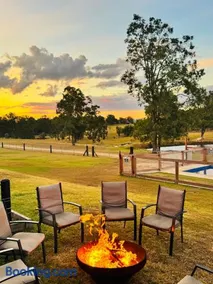 Hunter Valley Wine Country Escape - Spa, Pool, Firepit and Woodfired Pizza Oven - Keldan On Bell - Image 2