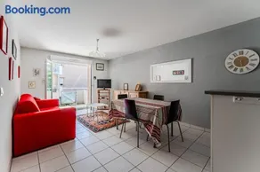 Appartement de vacances convivial et familial avec terrasse, jardin et piscine | À côté de la plage - Image 4