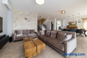 Luxury beachfront villa in Kožino, Zadar with stunning sea views - Image 2