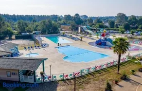 MH 133 3 chambres et 1 salle de bain dans camping 4 étoiles - Image 1