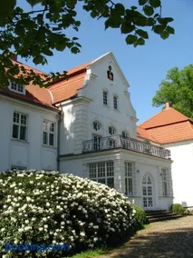 Schloss Badow - Image 1