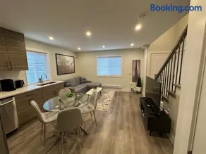 Bright and cozy modern home in Vancouver - central to YVR-Downtown - Free Private Parking - Image 1