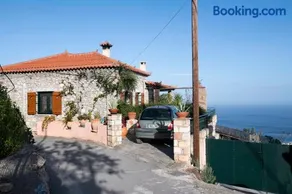 Stone house with panoramic view - Image 3