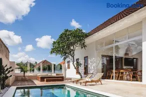 Private Jacuzzi - Central - Canggu 3BR - Image 5
