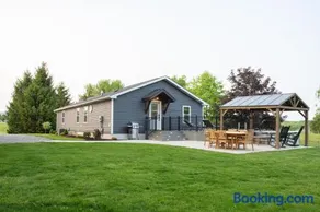 Maple Retreat with Big Pool - Image 2