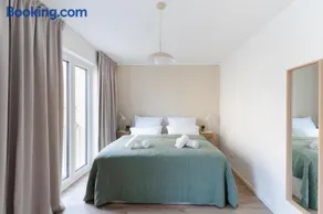 Premium-Apartment mit Balkon - Perfekt für Familien, Gruppen und Geschäftsreisende - ZAYA STAYS - Image 4