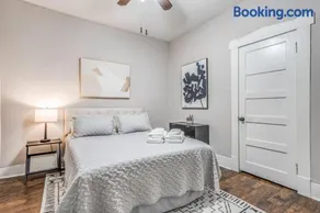 Your Midtown Getaway - Central, Walkable and Calm - Image 2