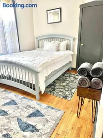 Modern 1BR Near Midway - CTA Train - Golf Nearby - Image 2