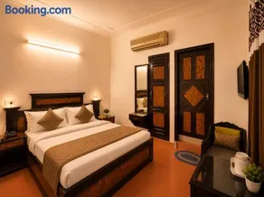 Hotel Arina - Image 1